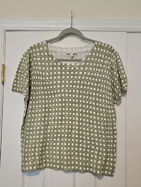crown & ivy Sage Green Patterned Short Sleeve Crew Neck Top